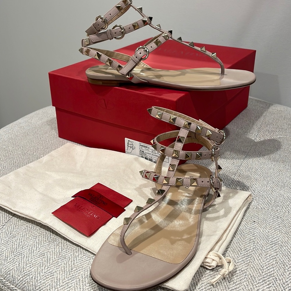 Valentino Garavani
Rockstud Ankle-Strap Leather Thong Sandals size 37 - Picture 4 of 10